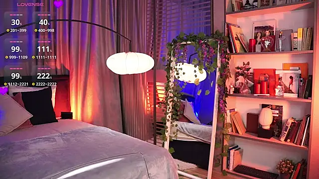Snapshot of LunaNight chatting on 03-16-25, 11:37 LunaNight online show from 03-16-25, 11:37