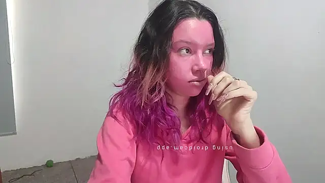 Snapshot of WandaDoll chatting on 01-09-26, 12:12 WandaDoll online show from 01-09-26, 12:12