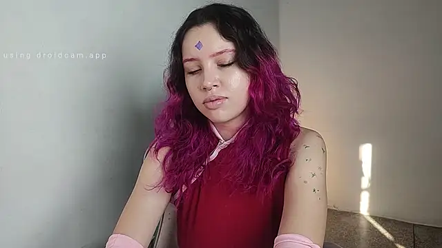 Snapshot of WandaDoll chatting on 11-12-25, 12:09 WandaDoll online show from 11-12-25, 12:09