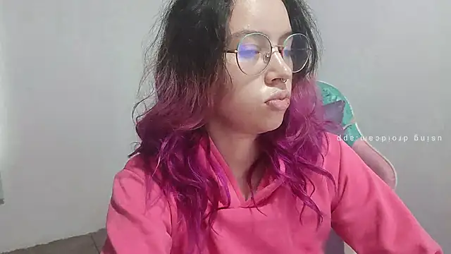 Snapshot of WandaDoll chatting on 12-22-25, 12:05 WandaDoll online show from 12-22-25, 12:05