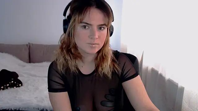 ChloeJewel1 online show from 04-04-26, 08:32