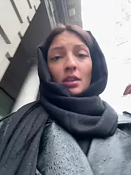 Snapshot of BabeRainbow chatting on 02-06-25, 09:11 BabeRainbow online show from 02-06-25, 09:11