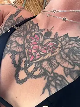 Snapshot of BabeRainbow chatting on 01-24-25, 09:06 BabeRainbow online show from 01-24-25, 09:06