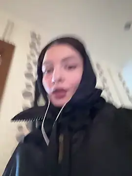 Snapshot of BabeRainbow chatting on 10-18-25, 09:11 BabeRainbow online show from 10-18-25, 09:11