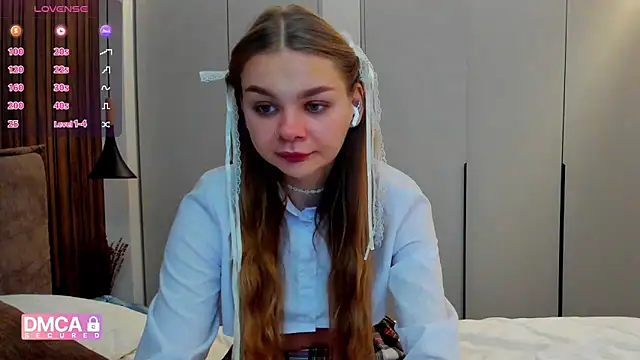 Molly sweetie online show from 11-17-25, 07:34