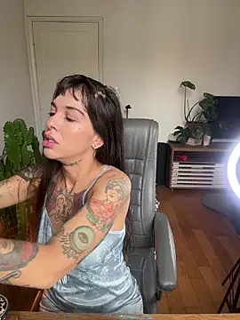 Nikatsu online show from 10-31-25, 12:24