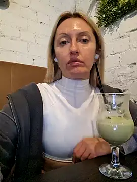 Miss    Mia  online show from 10-02-25, 09:34