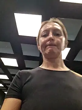 Miss    Mia  online show from 12-20-25, 09:45