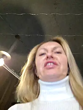 Miss    Mia  online show from 10-16-25, 12:13