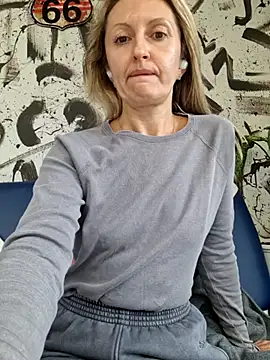 Miss    Mia  online show from 10-01-25, 12:09