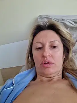 Miss    Mia  online show from 12-14-25, 07:25