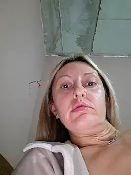 Miss    Mia  online show from 10-19-25, 09:12