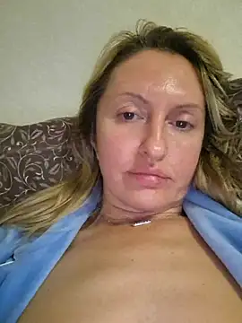 Miss    Mia  online show from 11-04-25, 03:16