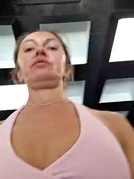 Miss    Mia  online show from 04-28-26, 09:14