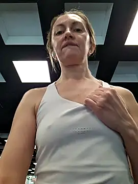 Miss    Mia  online show from 02-25-26, 11:32