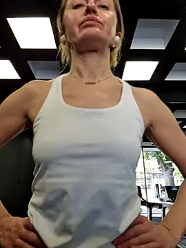 Miss    Mia  online show from 11-17-25, 11:25