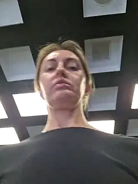 Miss    Mia  online show from 02-21-26, 09:44