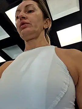 Miss    Mia  online show from 04-23-26, 08:21