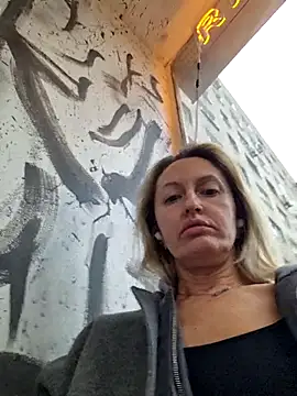 Miss    Mia  online show from 10-15-25, 12:13