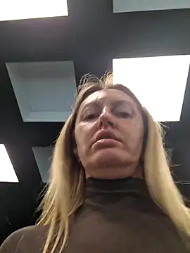 Miss    Mia  online show from 11-25-25, 09:42