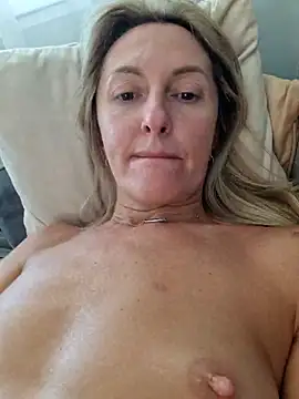 Miss    Mia  online show from 07-10-26, 07:19