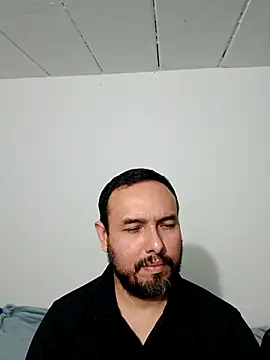 Snapshot of ElSunEagle chatting on 10-22-25, 04:01 ElSunEagle online show from 10-22-25, 04:01