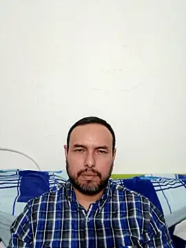 Snapshot of ElSunEagle chatting on 10-06-25, 03:51 ElSunEagle online show from 10-06-25, 03:51