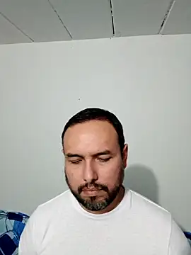 Snapshot of ElSunEagle chatting on 10-11-25, 03:51 ElSunEagle online show from 10-11-25, 03:51
