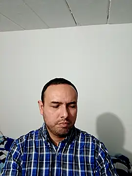 Snapshot of ElSunEagle chatting on 09-15-25, 04:13 ElSunEagle online show from 09-15-25, 04:13