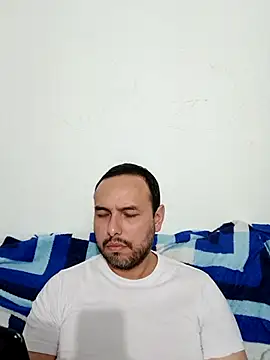 Snapshot of ElSunEagle chatting on 09-28-25, 03:46 ElSunEagle online show from 09-28-25, 03:46