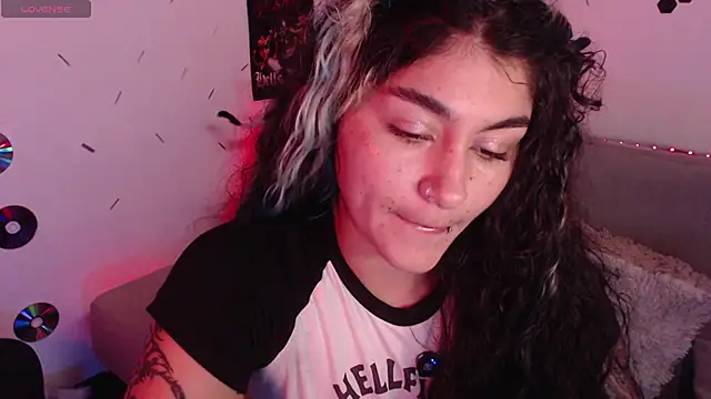 Snapshot of abril666 chatting on 10-22-25, 03:22 abril666 online show from 10-22-25, 03:22