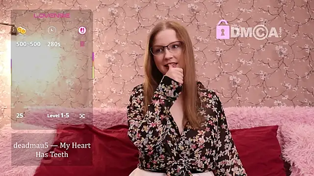 Snapshot of steffania- chatting on 10-18-25, 12:18 steffania- online show from 10-18-25, 12:18