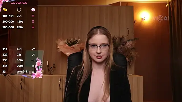 Snapshot of steffania- chatting on 02-05-25, 11:50 steffania- online show from 02-05-25, 11:50