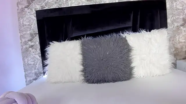 Maylin Garcia online show from 10-17-25, 07:15