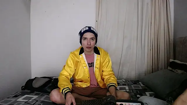 Pinkandyellowpokemon online show from 09-10-25, 04:11