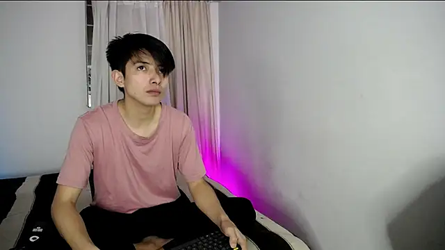 Pinkandyellowpokemon online show from 02-24-25, 11:19