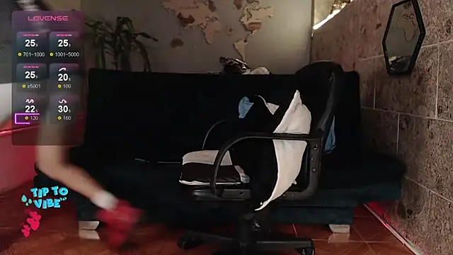 Snapshot of rogert_xx chatting on 02-21-25, 01:44 rogert xx online show from 02-21-25, 01:44