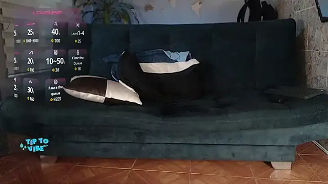 Snapshot of rogert_xx chatting on 01-10-25, 02:46 rogert xx online show from 01-10-25, 02:46