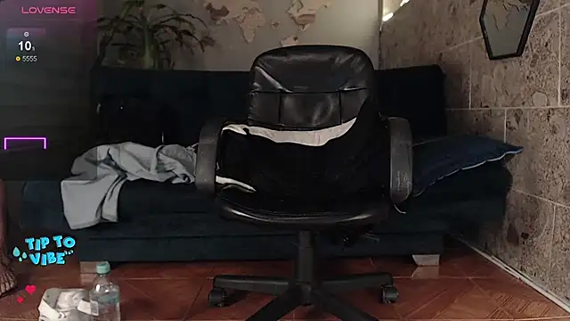 Snapshot of rogert_xx chatting on 02-08-25, 04:25 rogert xx online show from 02-08-25, 04:25