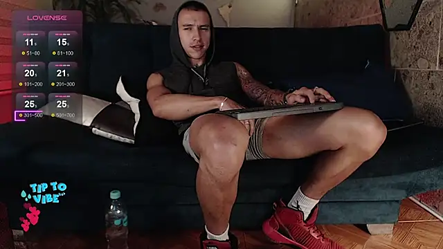 Snapshot of rogert_xx chatting on 02-21-25, 05:35 rogert xx online show from 02-21-25, 05:35