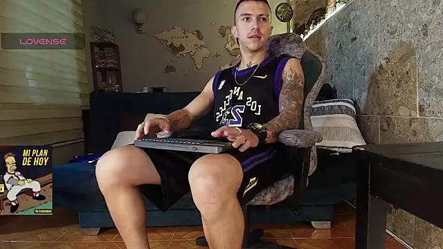 Snapshot of rogert_xx chatting on 02-03-26, 01:05 rogert xx online show from 02-03-26, 01:05