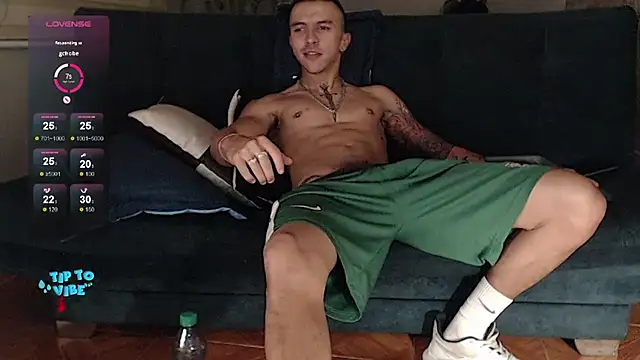 Snapshot of rogert_xx chatting on 01-21-25, 04:21 rogert xx online show from 01-21-25, 04:21