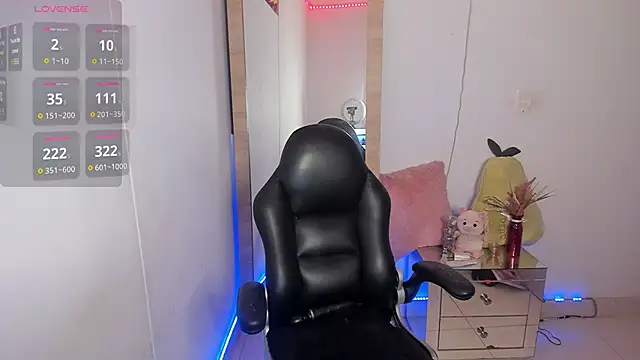 Snapshot of hellensexy chatting on 09-18-25, 11:08 hellensexy online show from 09-18-25, 11:08