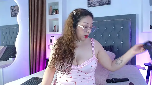 Snapshot of AnnadirtyXo chatting on 06-25-26, 04:54 AnnadirtyXo online show from 06-25-26, 04:54