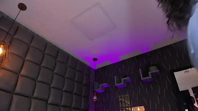 megan woll online show from 11-19-25, 08:42