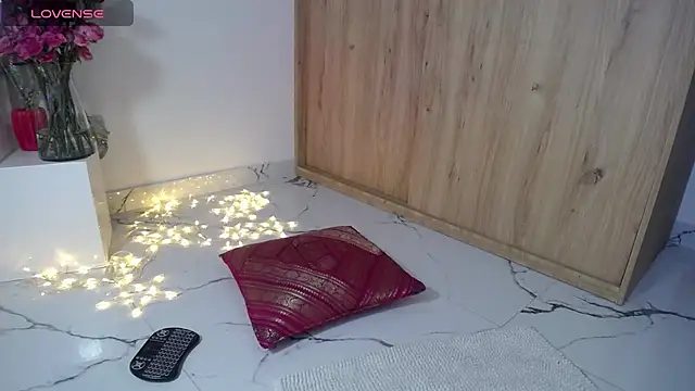 Snapshot of _Lalaa chatting on 01-28-25, 10:34 Lalaa online show from 01-28-25, 10:34