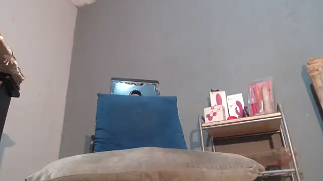 Snapshot of Amazing12inch chatting on 05-01-26, 04:39 Amazing12inch online show from 05-01-26, 04:39