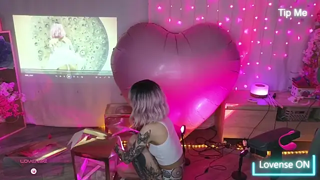 Snapshot of Kerry_Kirk chatting on 02-09-26, 11:36 Kerry Kirk online show from 02-09-26, 11:36