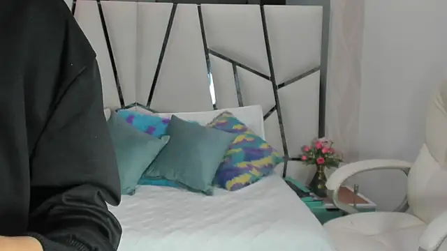  aurora18  online show from 02-11-26, 03:06