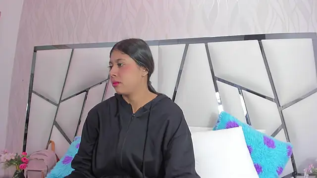  aurora18  online show from 04-20-26, 03:09